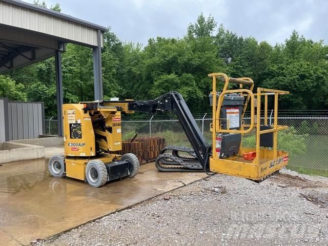 JLG E300AJP 曲臂高空作業車