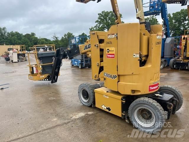 JLG E300AJP 曲臂高空作業車