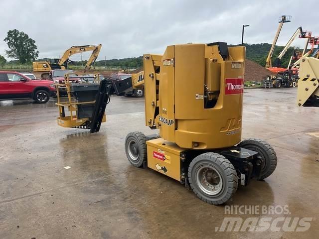 JLG E300AJP 曲臂高空作業車