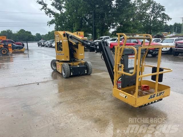 JLG E300AJP 曲臂高空作業車