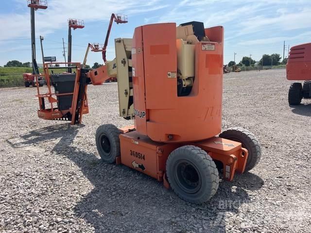 JLG E300AJP 曲臂高空作業車