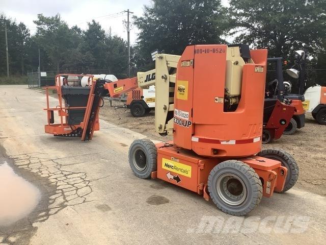 JLG E300AJP 曲臂高空作業車