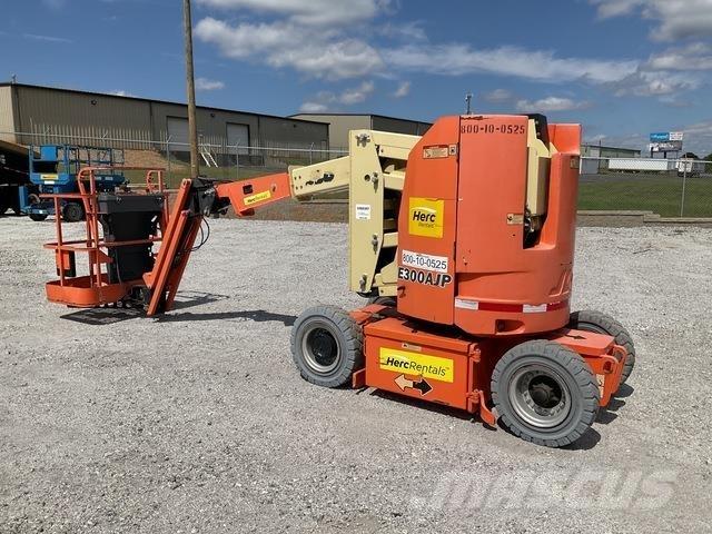JLG E300AJP 曲臂高空作業車