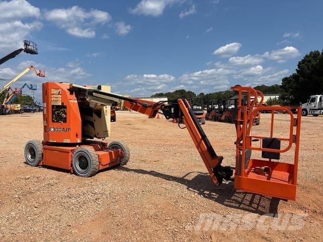 JLG E300AJP 曲臂高空作業車