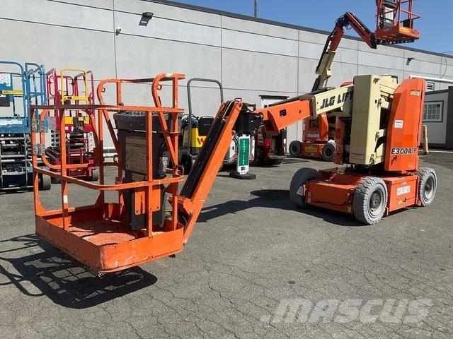 JLG E300AJP 曲臂高空作業車