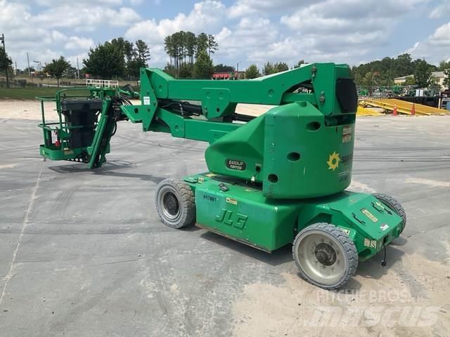 JLG E400AJP 曲臂高空作業車
