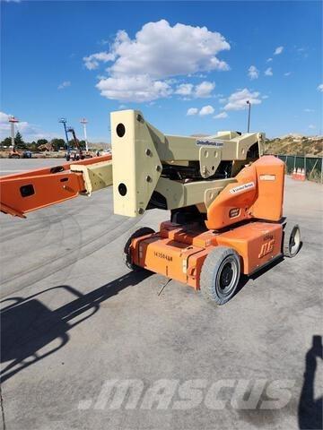 JLG E400AJP 曲臂高空作業車