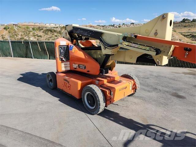 JLG E400AJP 曲臂高空作業車