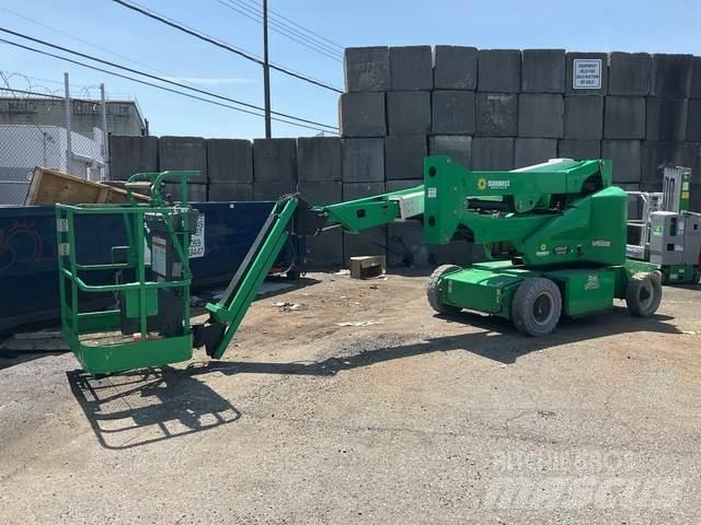 JLG E400AJPN 曲臂高空作業車