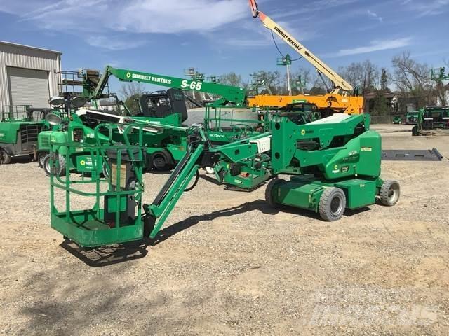 JLG E400AJPN 曲臂高空作業車