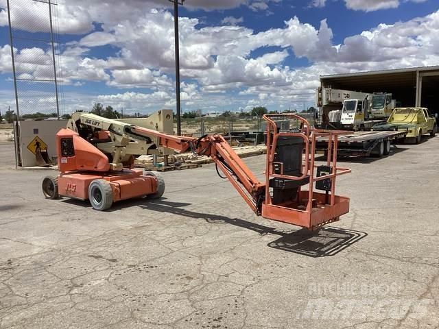 JLG E400AJPN 曲臂高空作業車