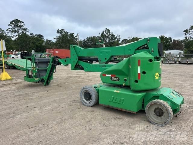 JLG E400AJPN 曲臂高空作業車