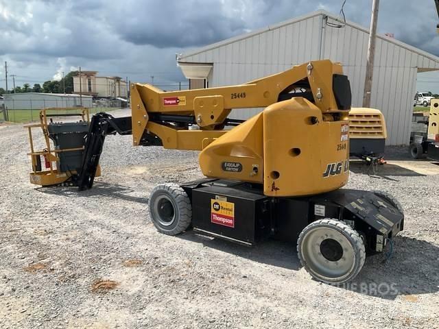 JLG E400AJPN 曲臂高空作業車