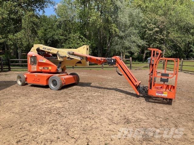 JLG E400AJPN 曲臂高空作業車