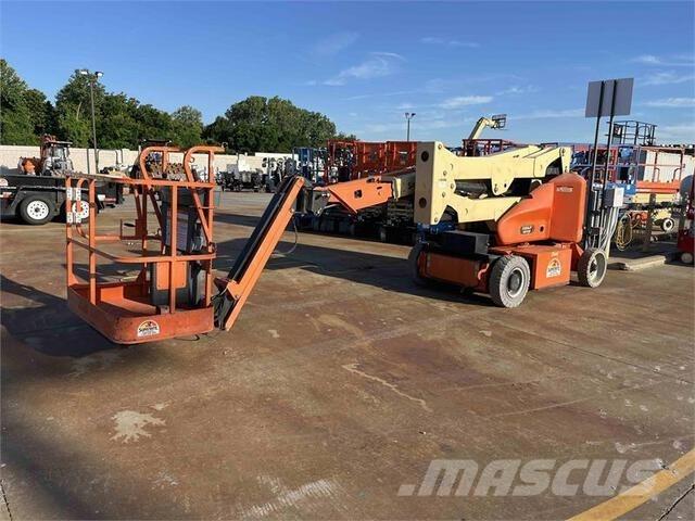 JLG E400AJPN 曲臂高空作業車