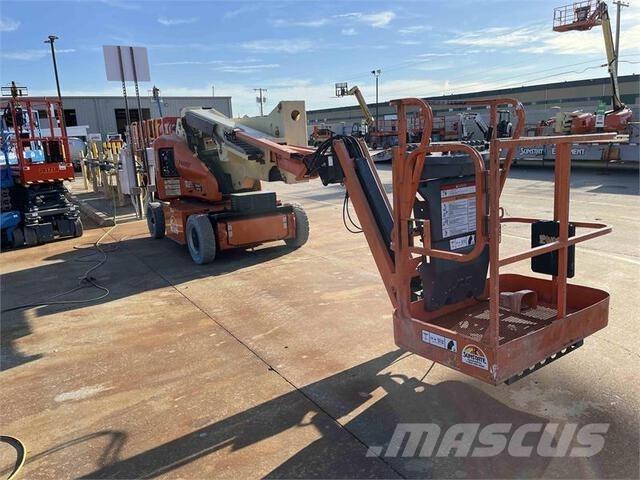 JLG E400AJPN 曲臂高空作業車