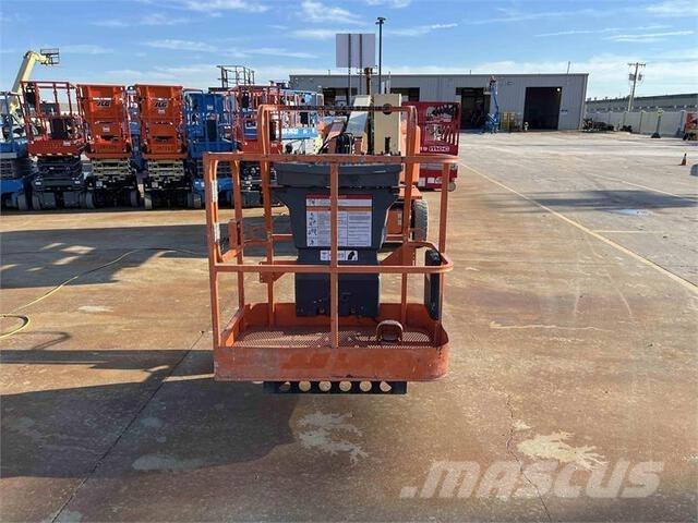 JLG E400AJPN 曲臂高空作業車