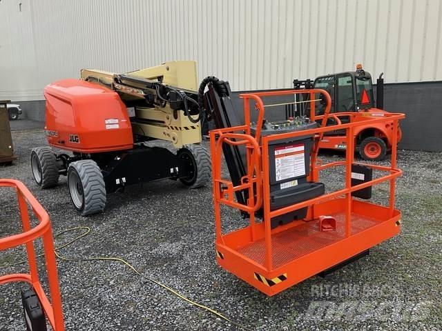 JLG EC450AJ 曲臂高空作業車