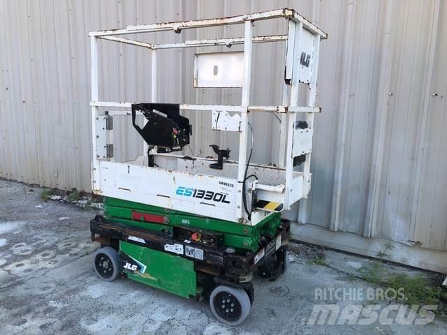 JLG ES1330L 剪式升降機