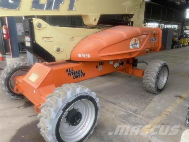 JLG M600J 曲臂高空作業車