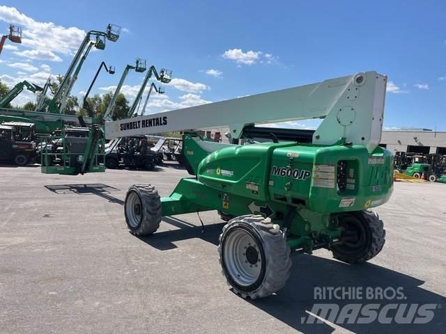 JLG M600JP 曲臂高空作業車