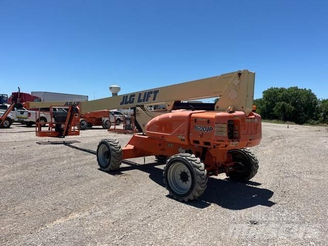 JLG M600JP 曲臂高空作業車
