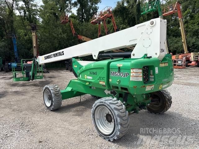 JLG M600JP 曲臂高空作業車