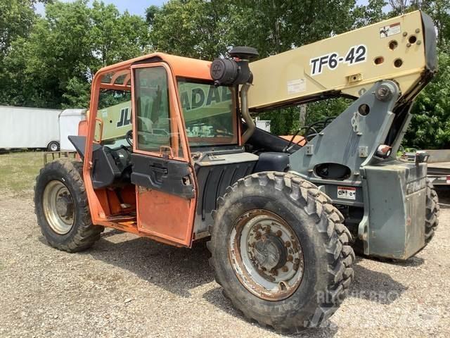 JLG TF6 42A 伸縮臂操作車