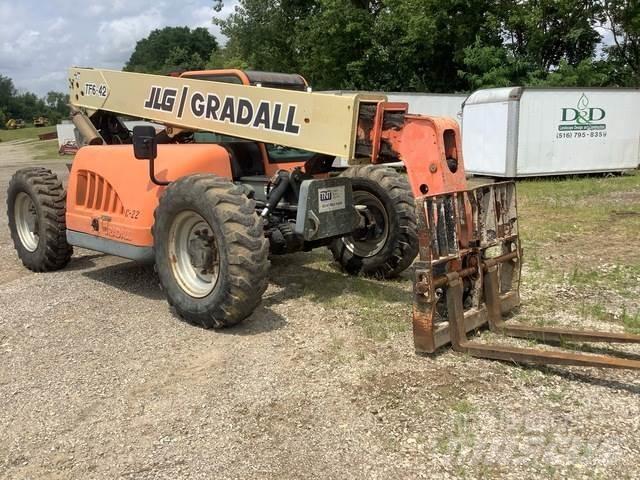 JLG TF6 42A 伸縮臂操作車