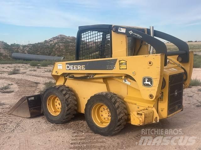 John Deere 325 滑移轉向裝載機