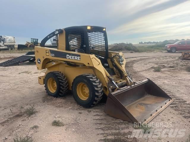 John Deere 325 滑移轉向裝載機