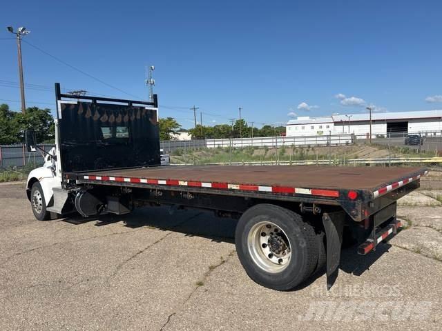 Kenworth T3 平板式/側卸式卡車