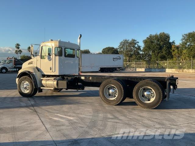 Kenworth T370 駕駛室與內部