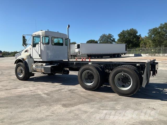 Kenworth T370 駕駛室與內部