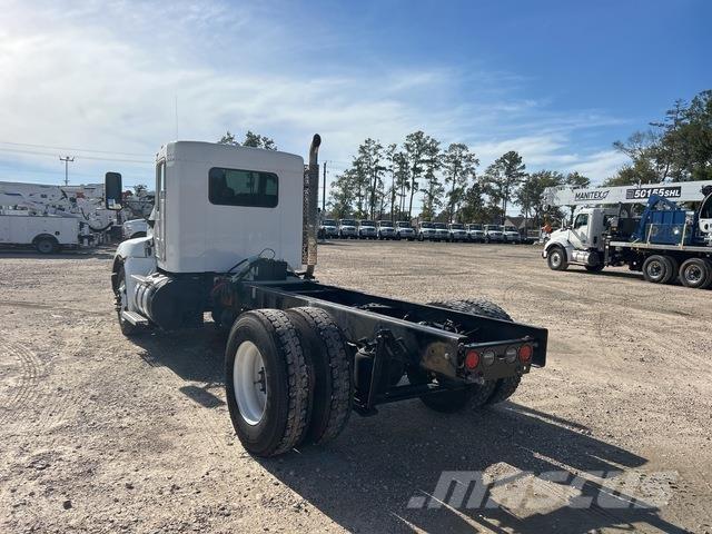 Kenworth T370 駕駛室與內部