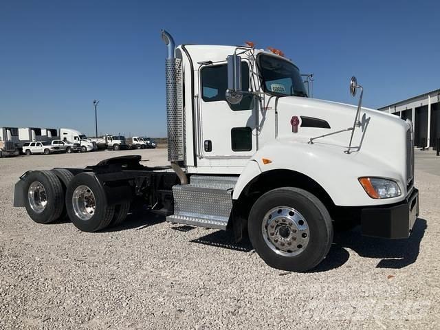 Kenworth T440 曳引機組件
