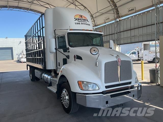Kenworth T440 平板式/側卸式卡車