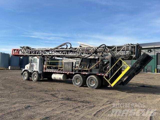 Kenworth T800 移動式鑽機車