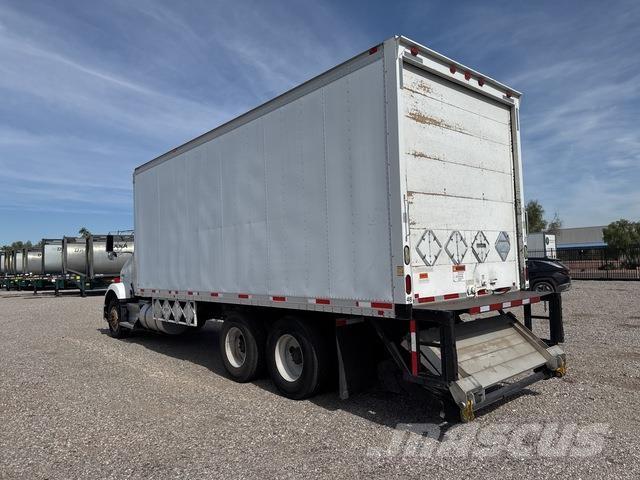 Kenworth T800 貨箱式卡車