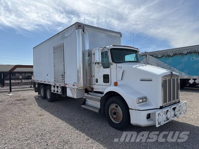 Kenworth T800 貨箱式卡車