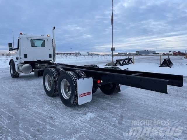 Kenworth T880 駕駛室與內部