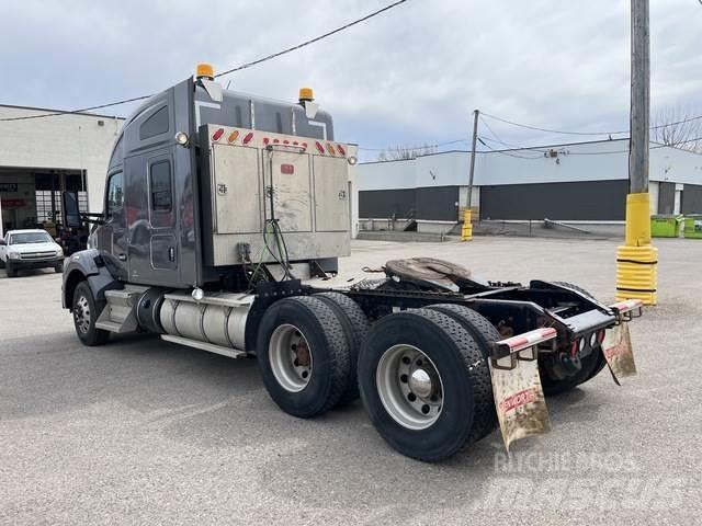 Kenworth T880 曳引機組件