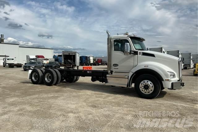Kenworth T880 駕駛室與內部