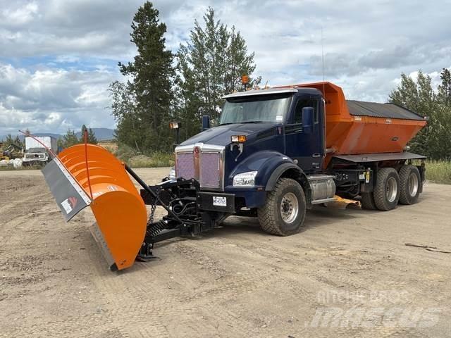 Kenworth T880 刮雪板和犁