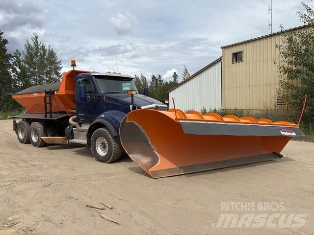 Kenworth T880 刮雪板和犁