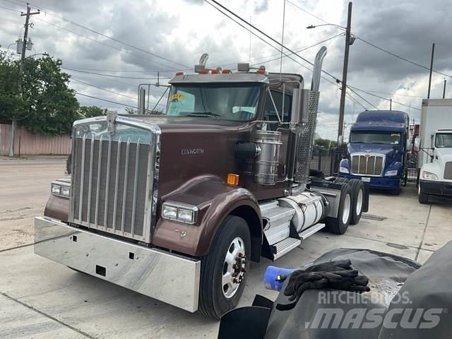 Kenworth W900 曳引機組件