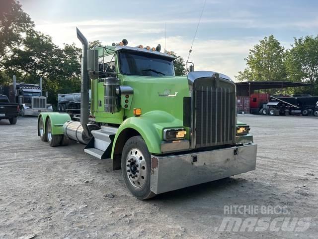 Kenworth W900 曳引機組件