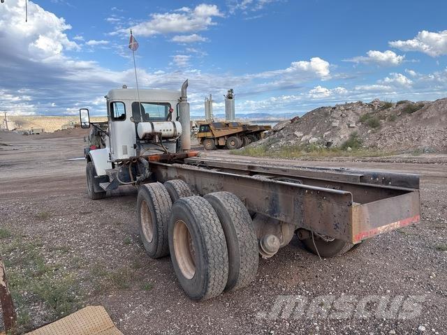 Kenworth W900 駕駛室與內部