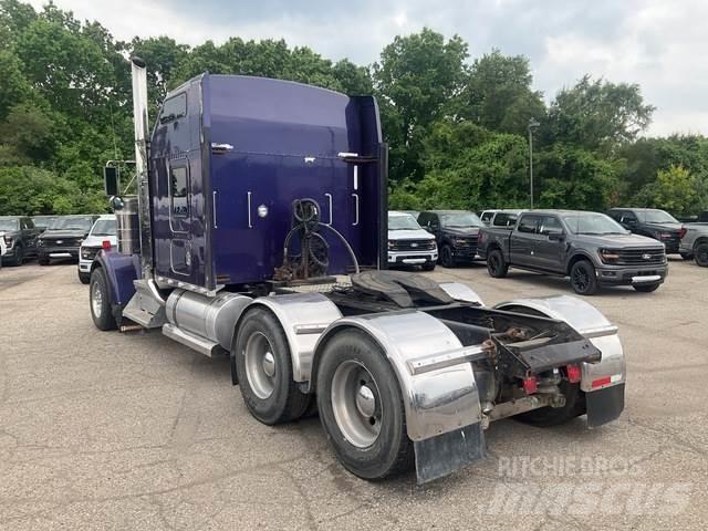 Kenworth W900L 曳引機組件
