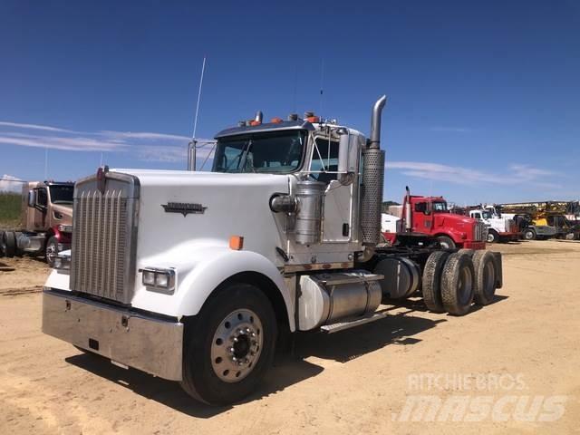 Kenworth W900L 曳引機組件